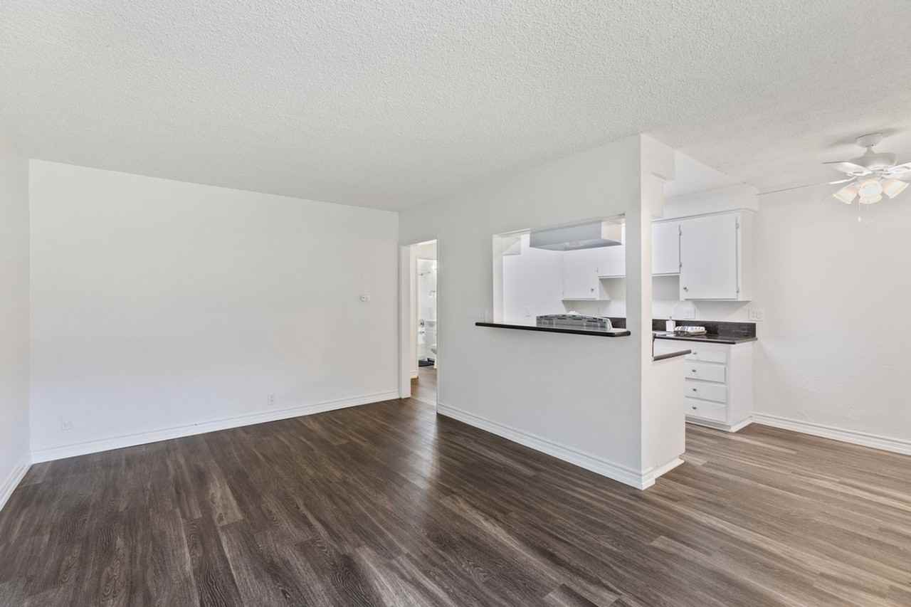 Bay Breeze Villas - Photo 6 of 25