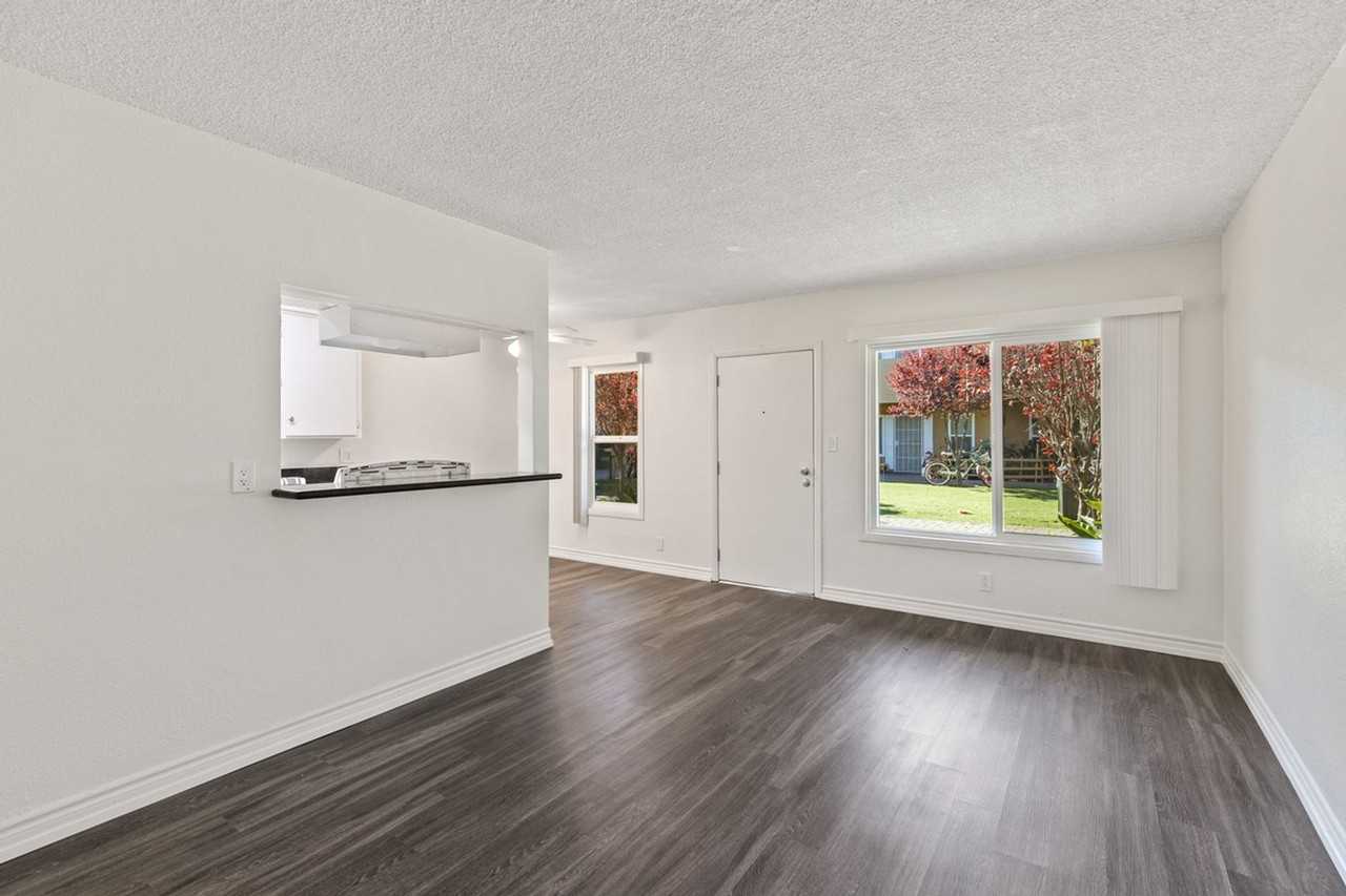 Bay Breeze Villas - Photo 7 of 25