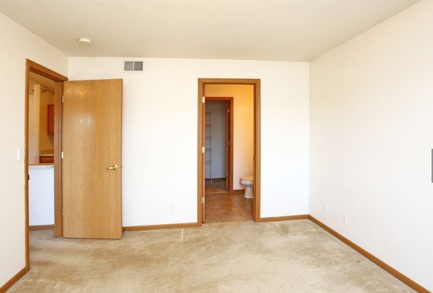 Crown Pointe Apartments - Photo 5 of 15