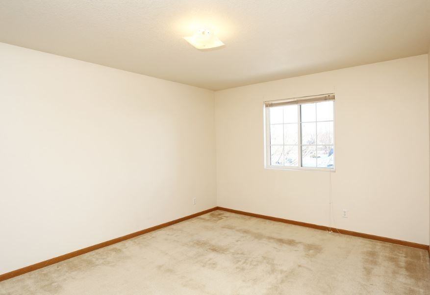 Crown Pointe Apartments - Photo 6 of 15