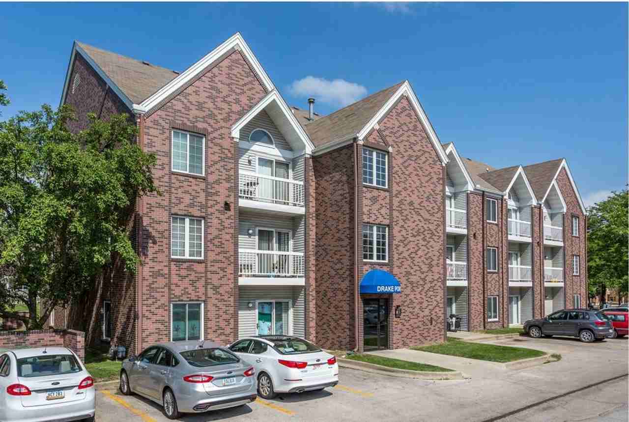 Drake Pointe Apartments - Photo 2 of 9
