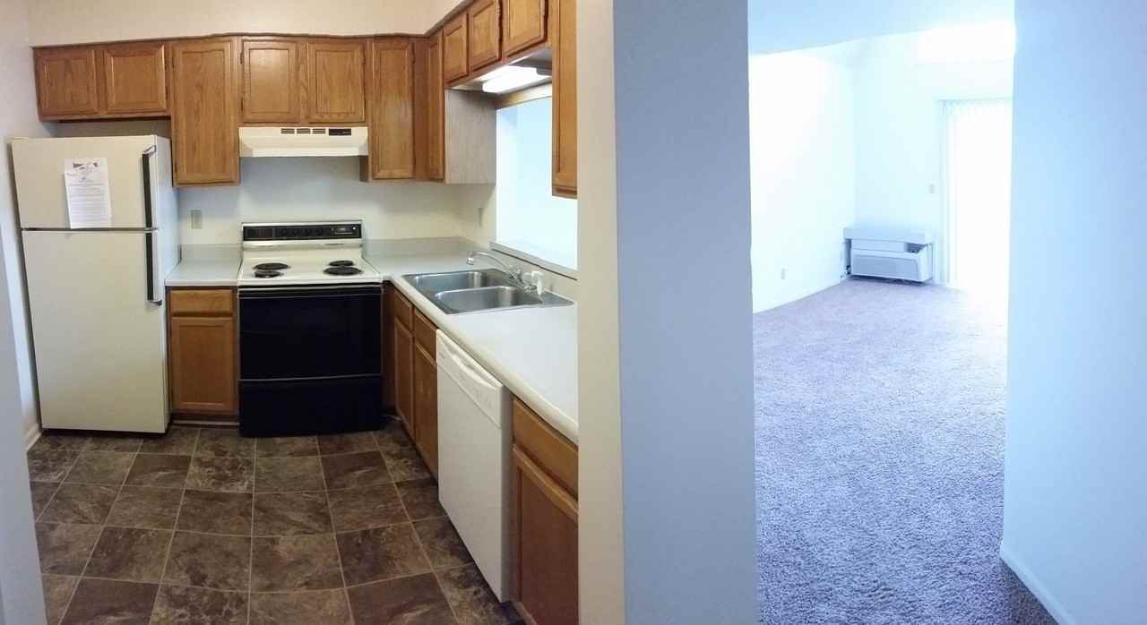Drake Pointe Apartments - Photo 7 of 9