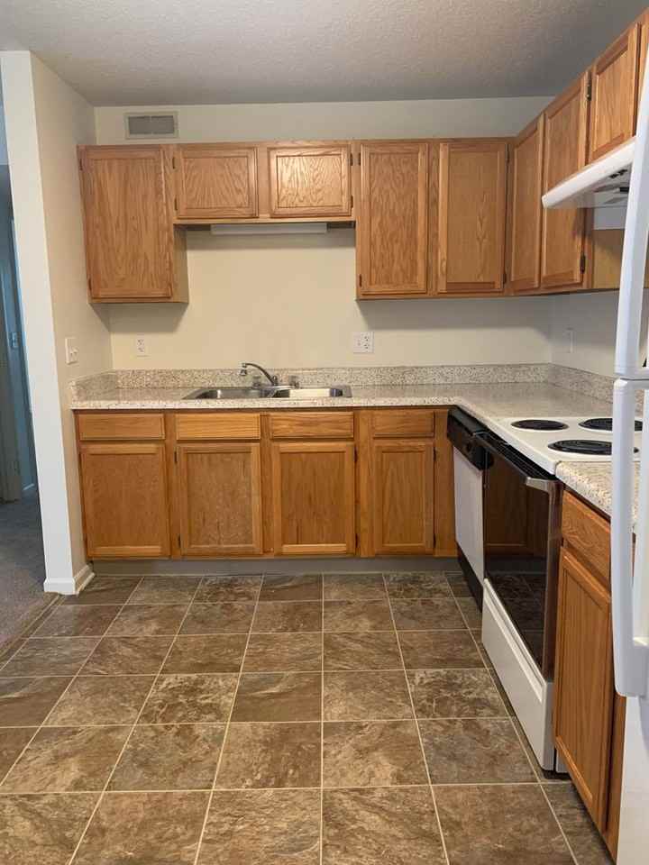 Drake Terrace Apartments - Photo 2 of 10