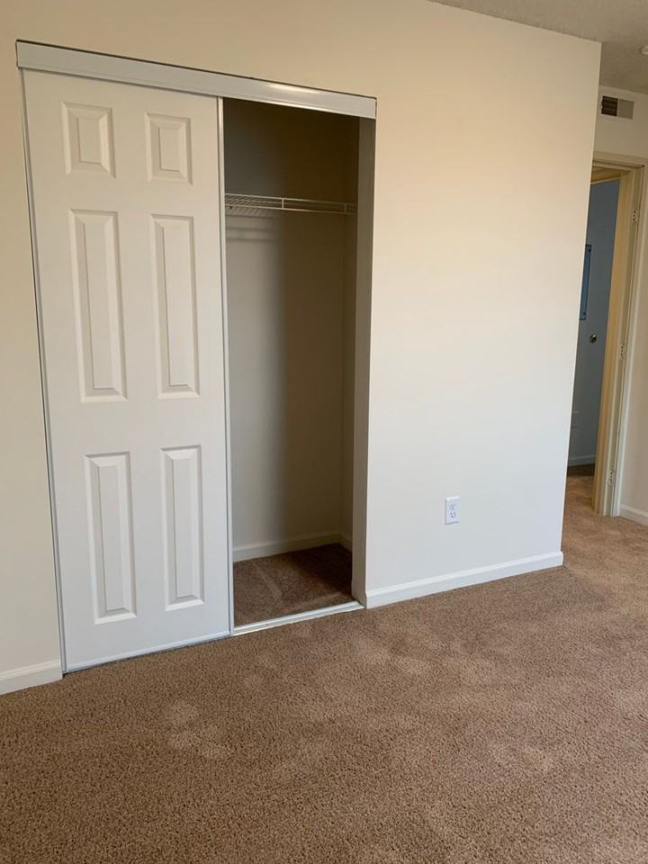 Drake Terrace Apartments - Photo 6 of 10