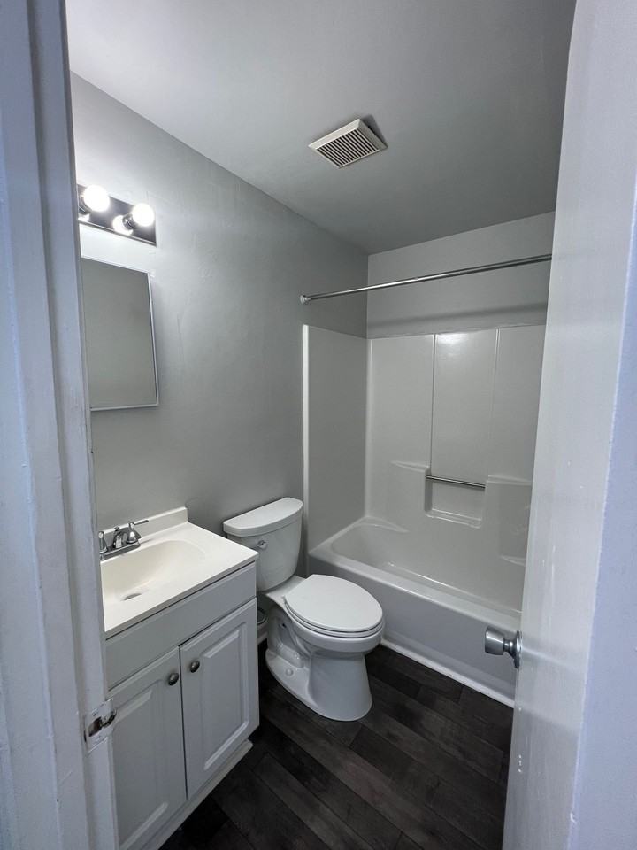 Langley Cove Apartments - Photo 3 of 32