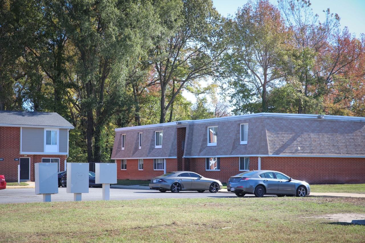 Ebbetts Plaza Apartments - Photo 4 of 50