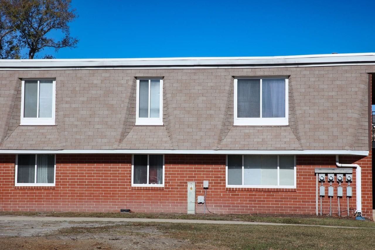 Ebbetts Plaza Apartments - Photo 5 of 50