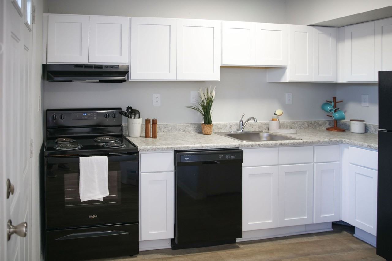 Ebbetts Plaza Apartments - Photo 7 of 50