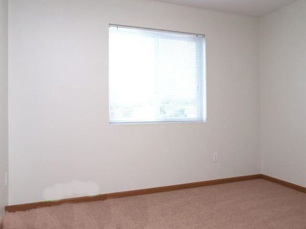 Lynnwood Estates - Photo 7 of 25