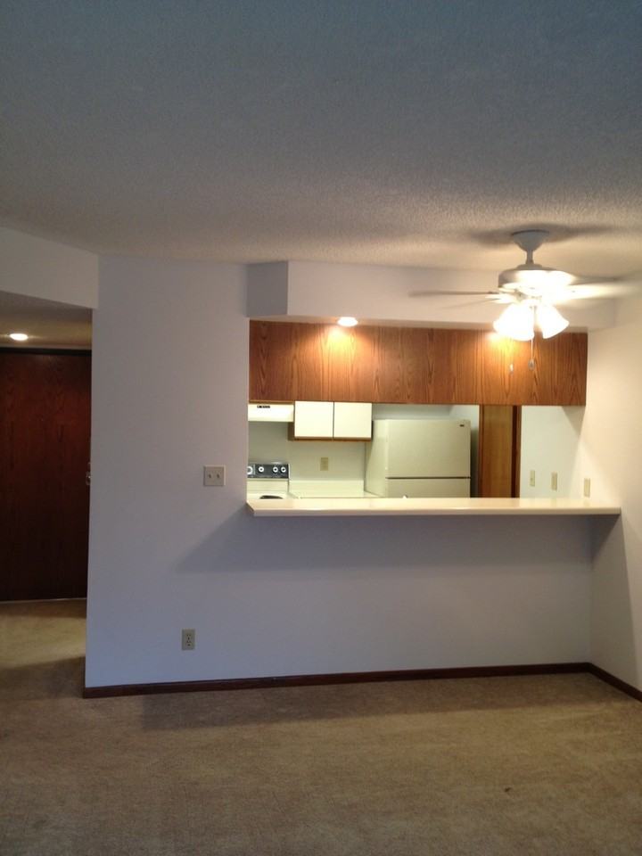 Sundance Apts. - Photo 3 of 8