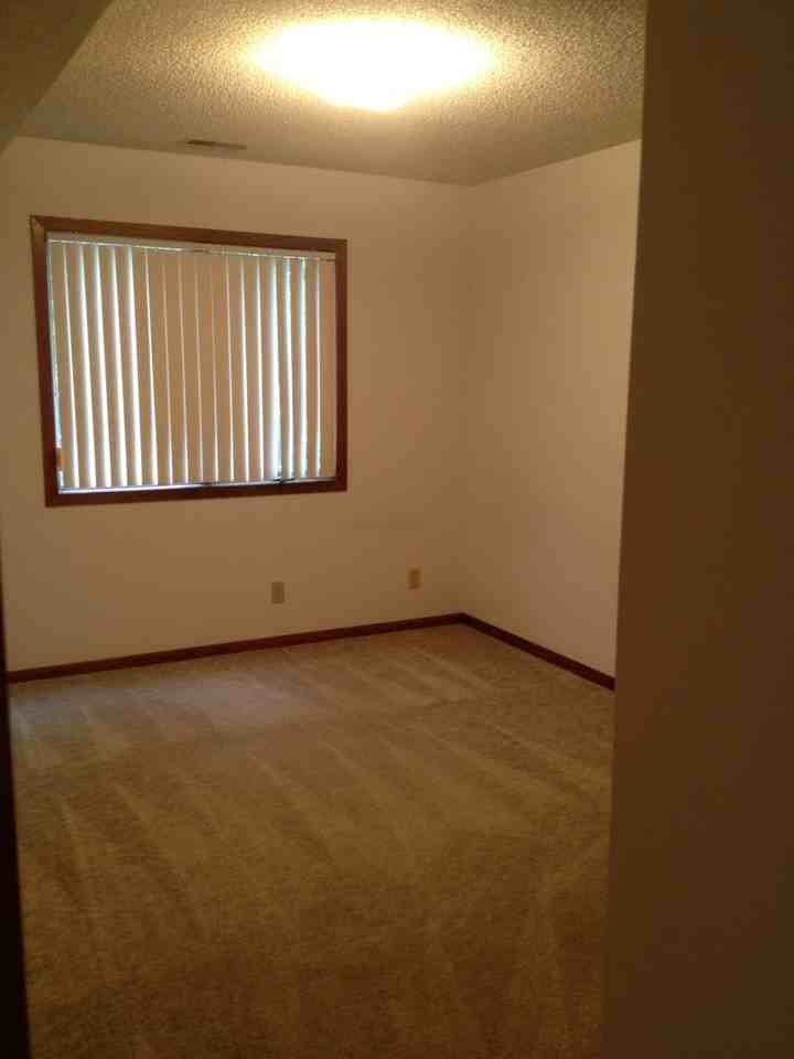 Sundance Apts. - Photo 2 of 8