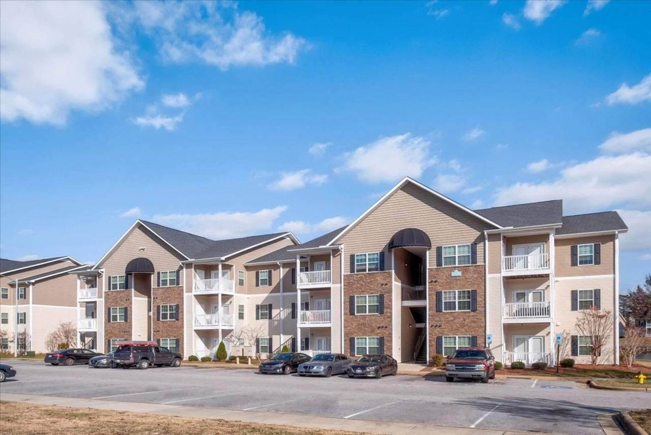 Crystal Lake Luxury Apartments - Photo 2 of 38