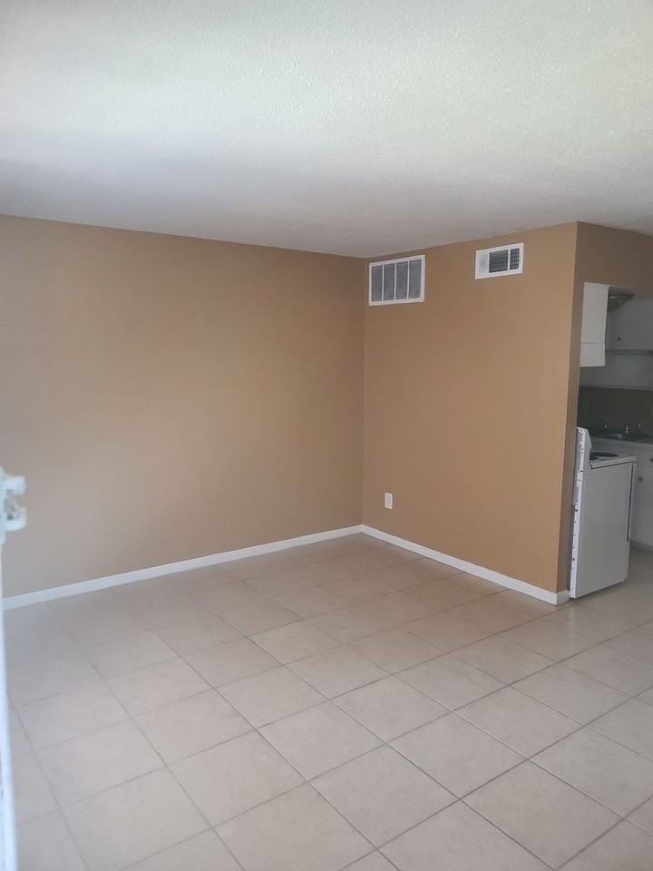 LIT-619 Brookside Apartments - Photo 7 of 10