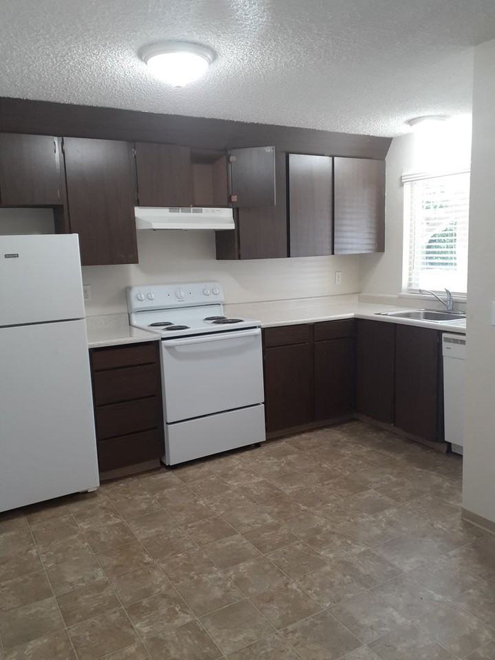 Little Madrid Apartments - Photo 3 of 11