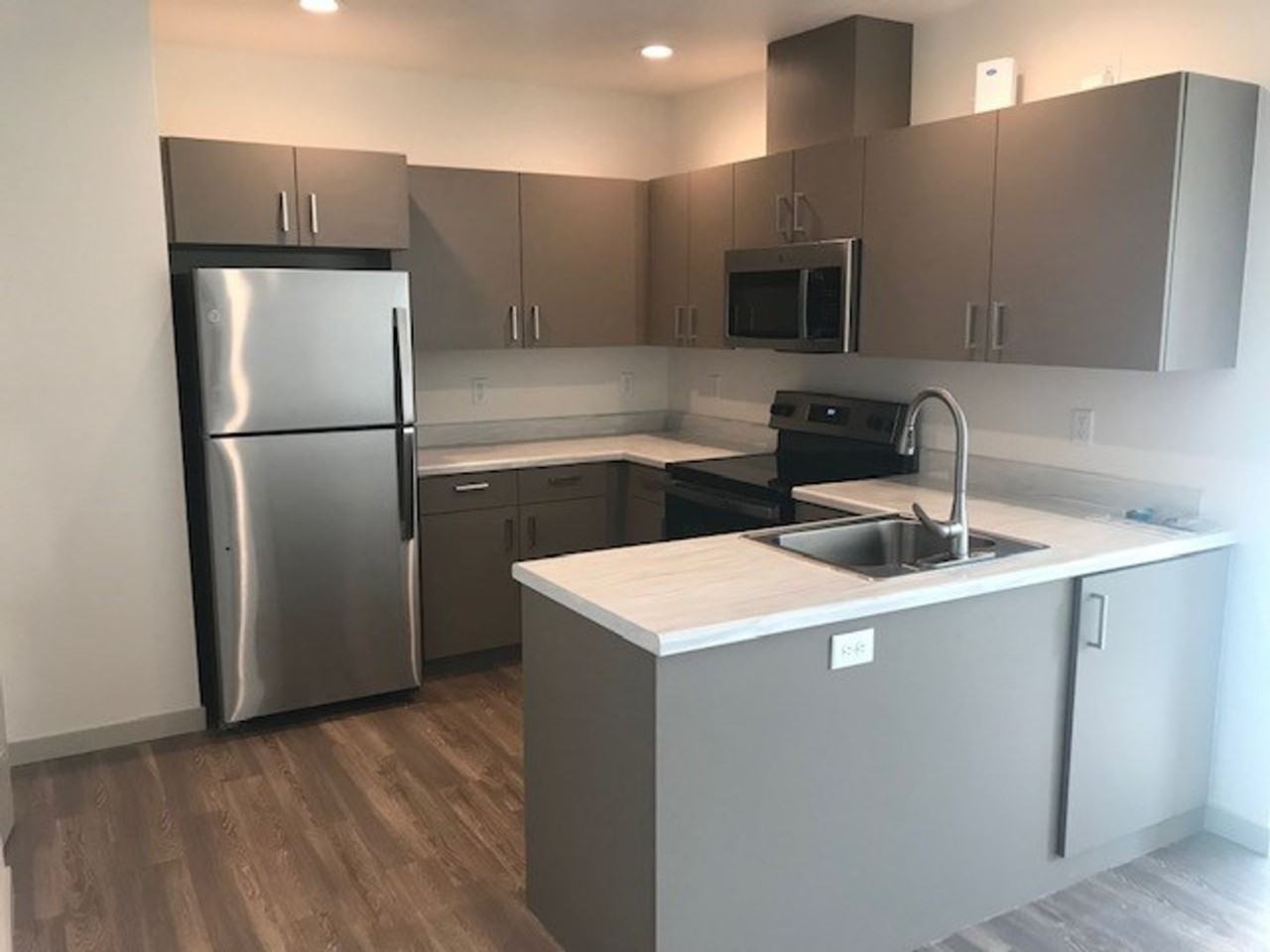 Meadowbrook Square Apartments - Photo 5 of 28