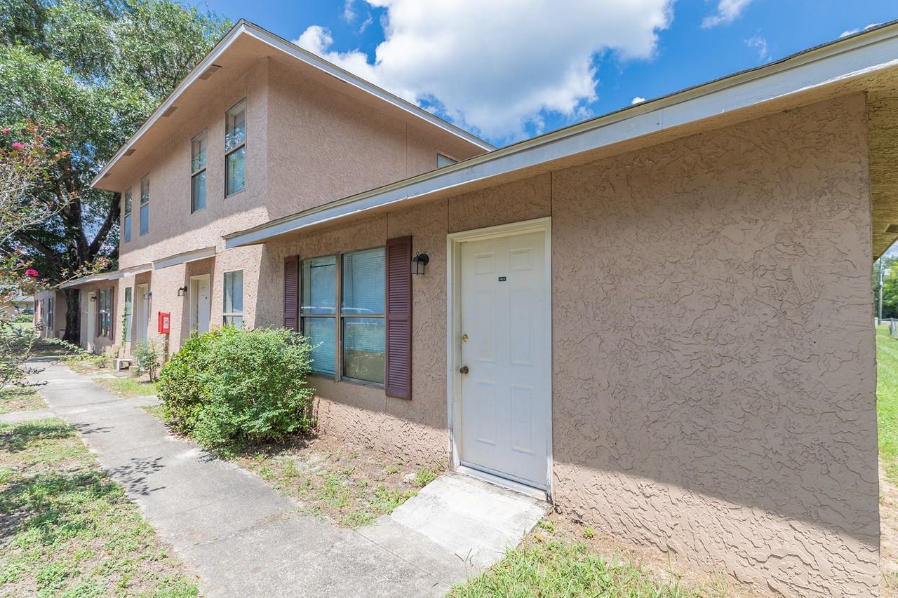 RIVIERA PLACE APARTMENTS - Photo 5 of 23