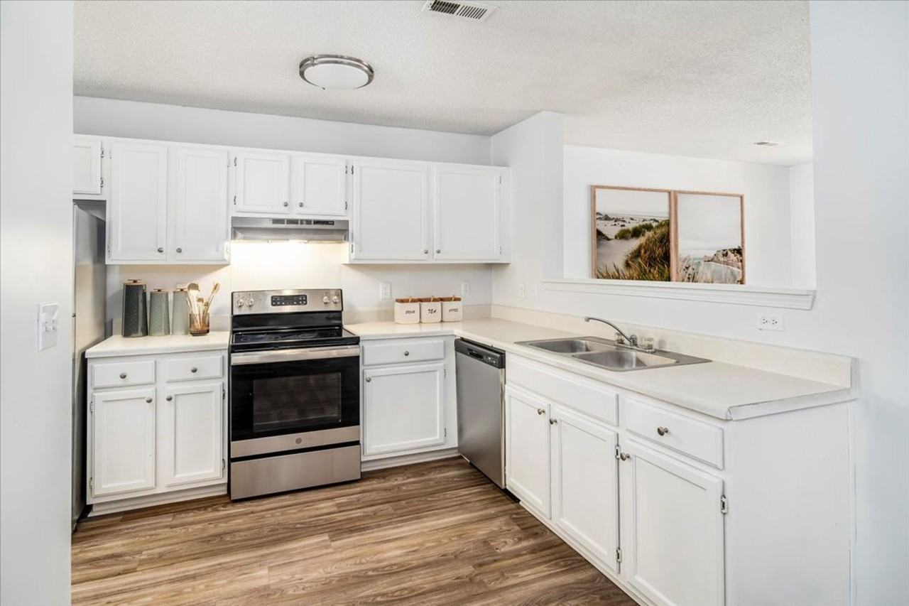 Meadowbrook Luxury Apartments - Photo 2 of 50