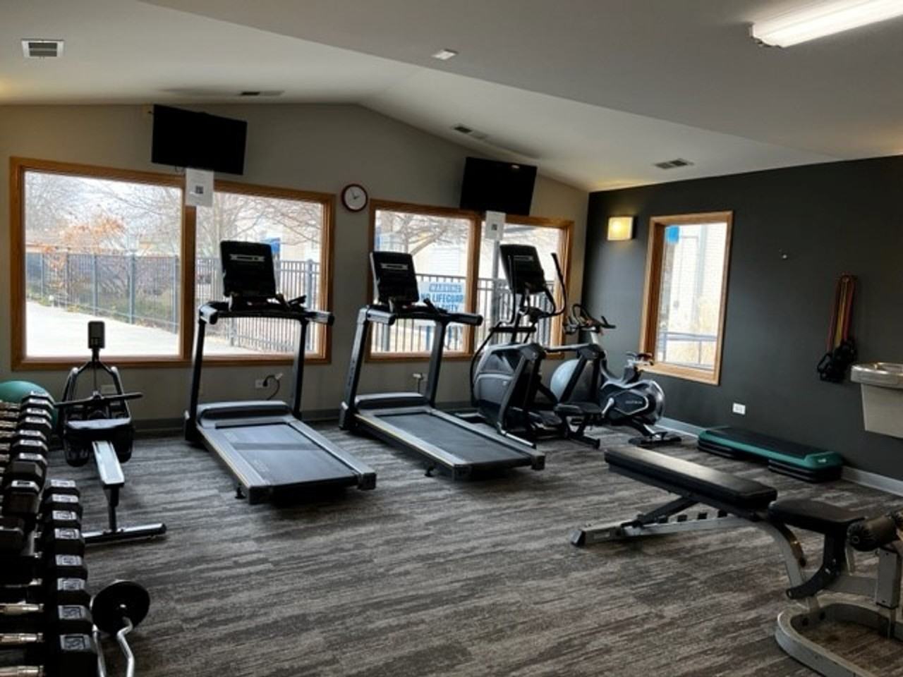 2355 White Birch Ln - Photo 2 of 10