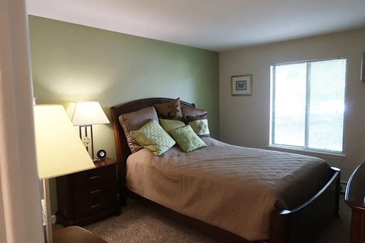 619 Plum Grove Rd - Photo 4 of 9