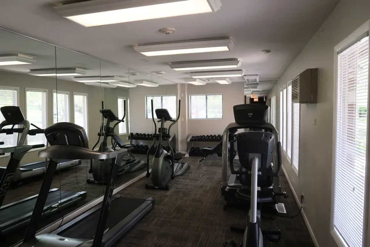 619 Plum Grove Rd - Photo 5 of 9