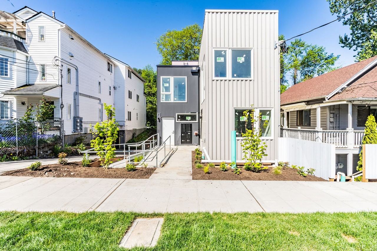 Beautiful Brand New Boutique Apartment Community - Photo 4 of 7