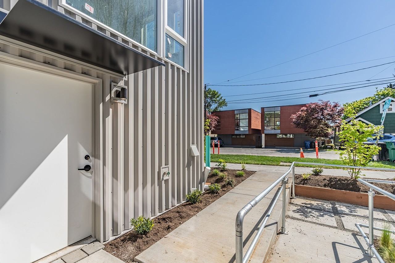 Beautiful Brand New Boutique Apartment Community - Photo 6 of 7