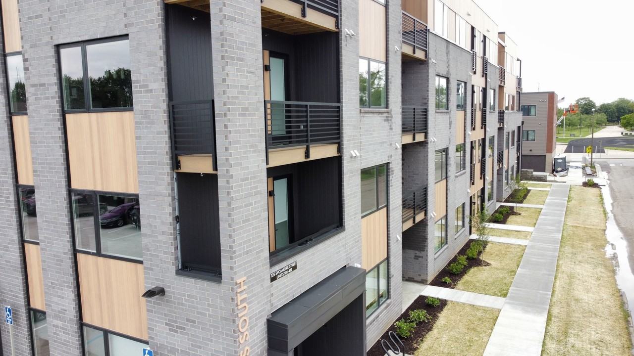 St. Barts Apartments - Photo 5 of 23