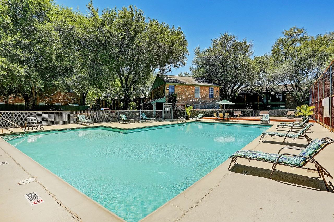 San Augustine Apartments - Photo 7 of 23