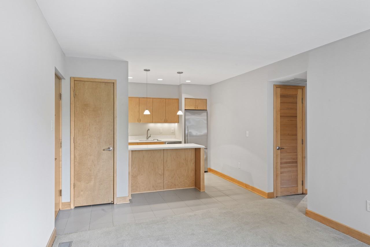 1, 2 & 3 Bedrooms Available, near U of M!  Beautiful remodeled Apartments! Lauderdale - Photo 5 of 50