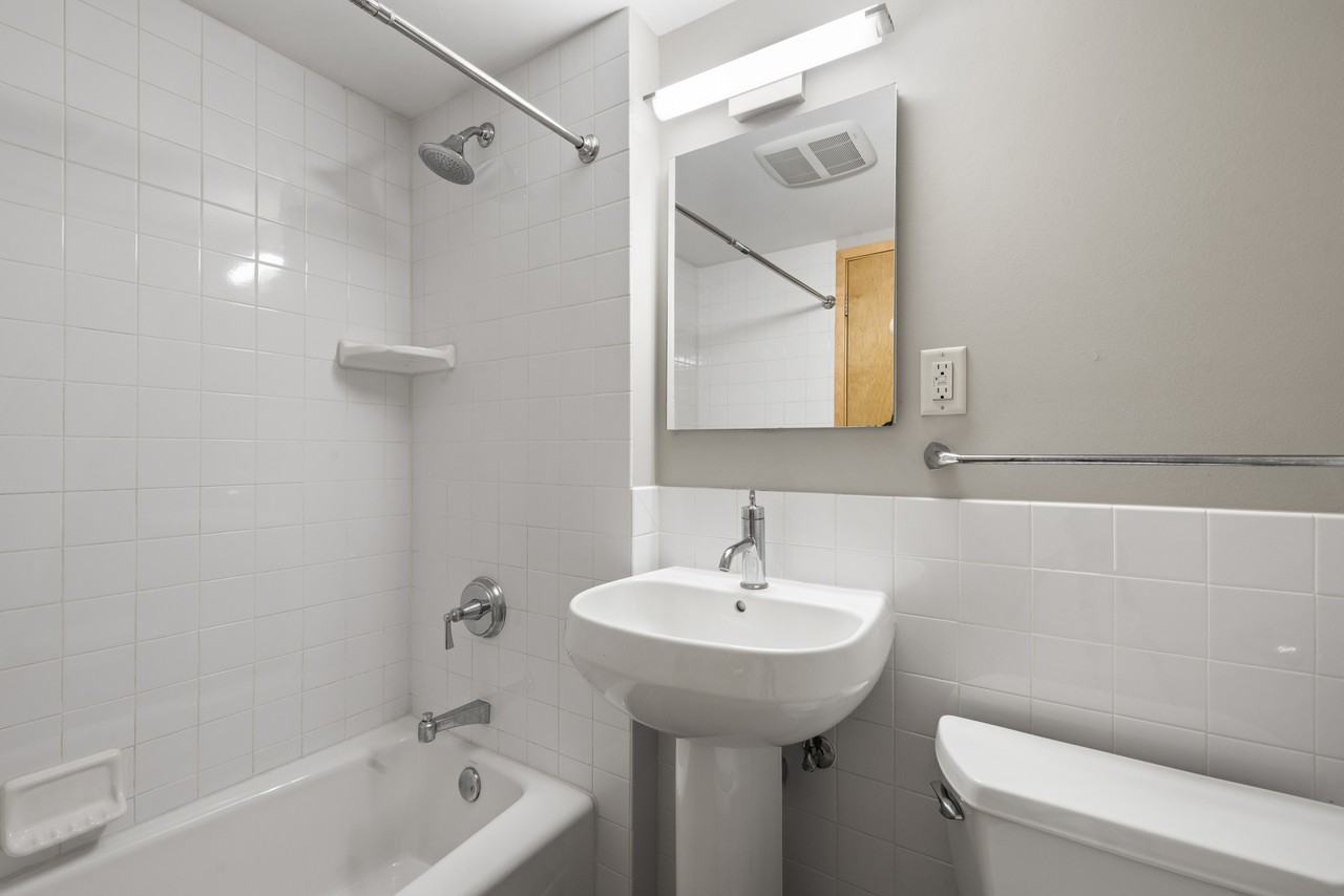 1, 2 & 3 Bedrooms Available, near U of M!  Beautiful remodeled Apartments! Lauderdale - Photo 7 of 50