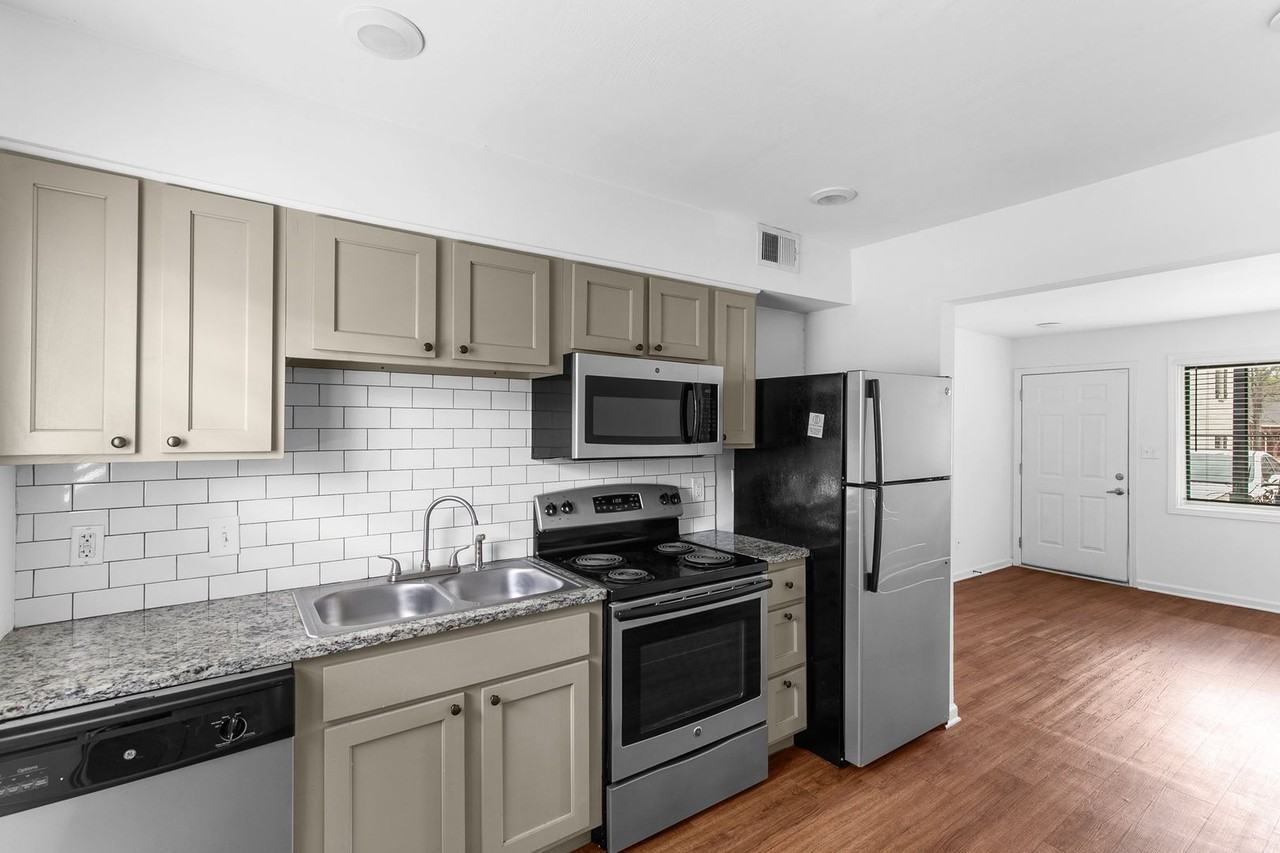 Avondale Point - Photo 2 of 35