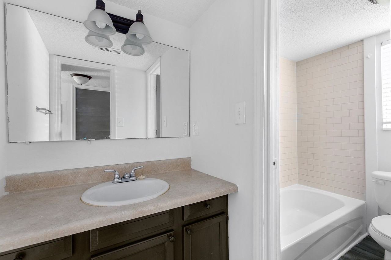 Carolisa - Photo 3 of 48