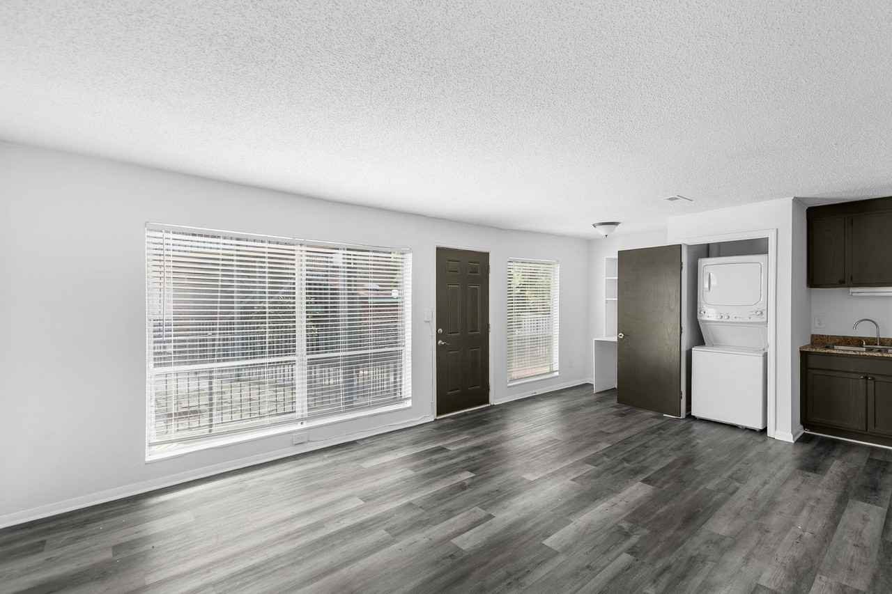 Carolisa - Photo 7 of 48