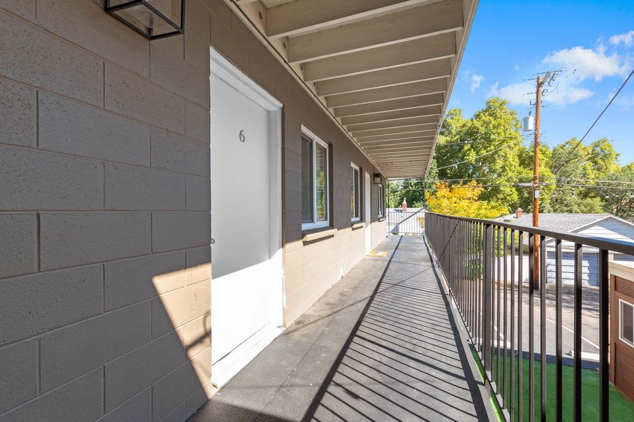 58 Vine Street - Photo 6 of 11