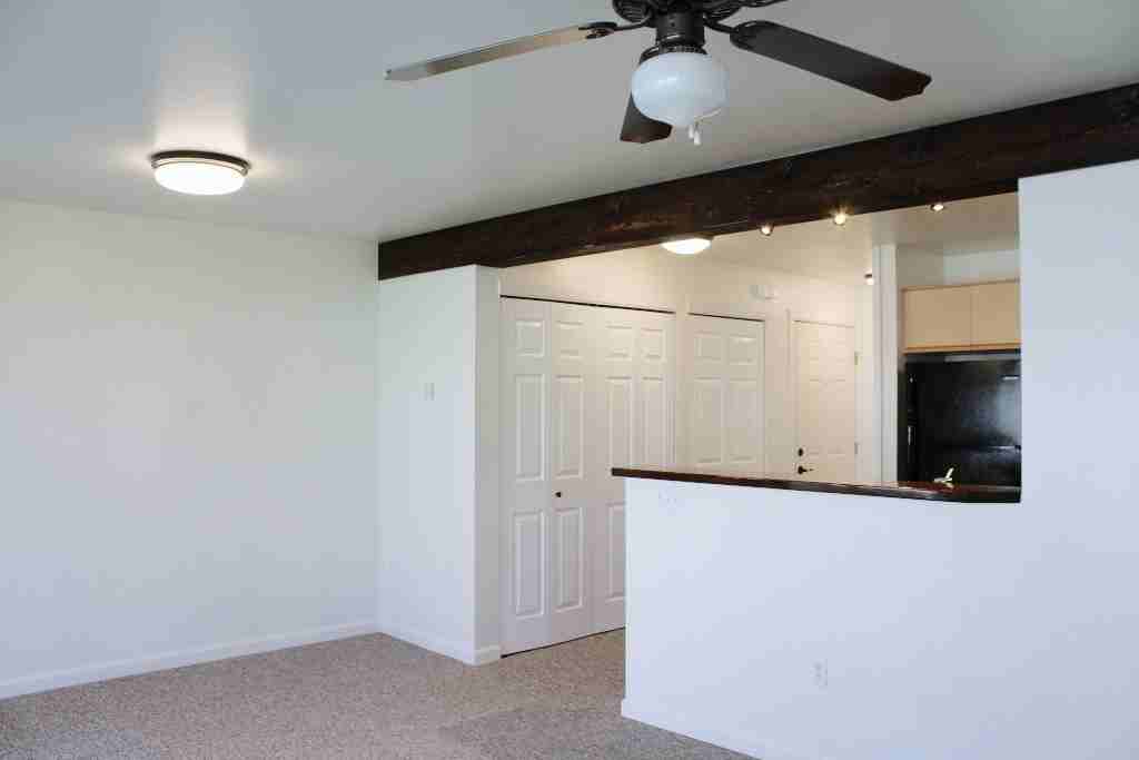 Crestview Apartments - Photo 4 of 50