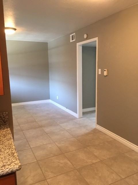Western Oaks Apartments - Photo 4 of 14
