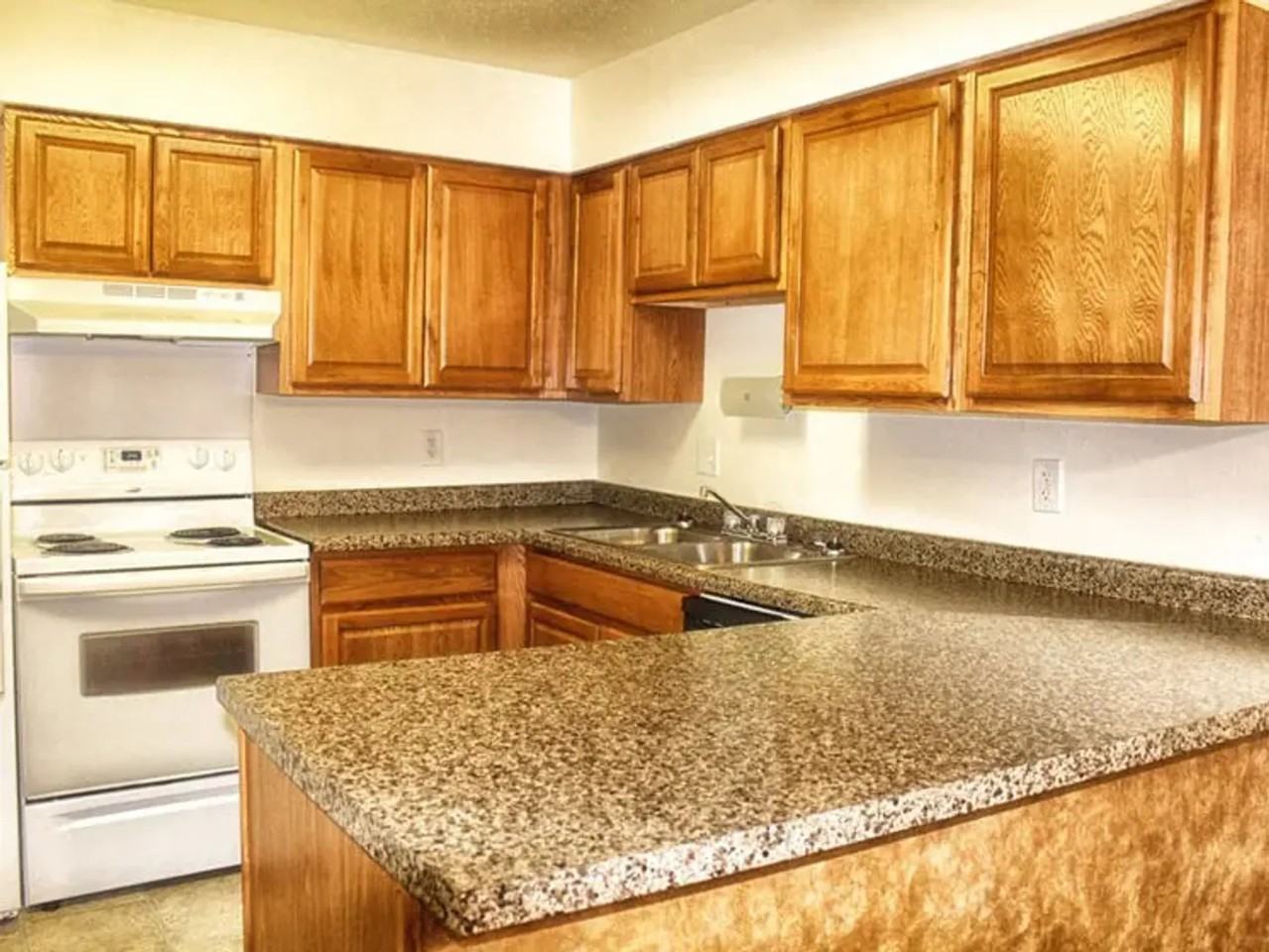 Chateau Knoll - Photo 2 of 31