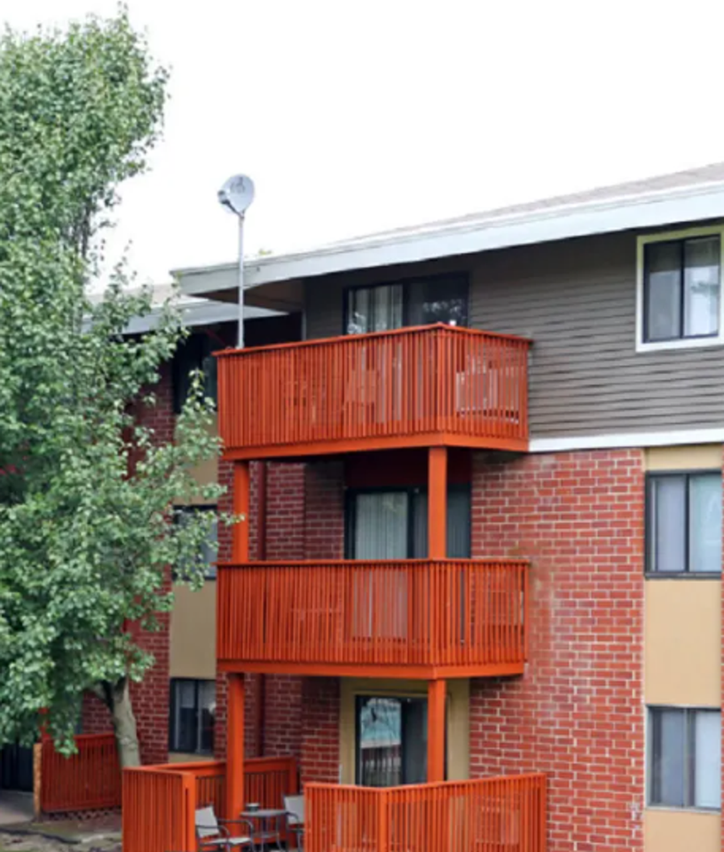 The Pointe on Fleur Apartments - Photo 5 of 43