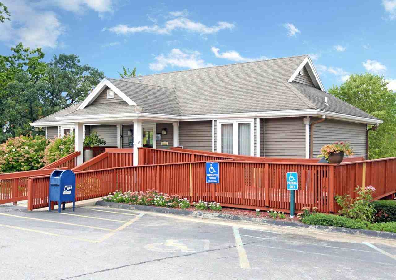 The Pointe on Fleur Apartments - Photo 6 of 43