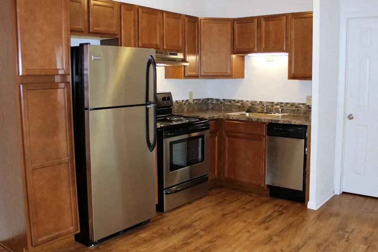 $600 OFF Move - Photo 4 of 26