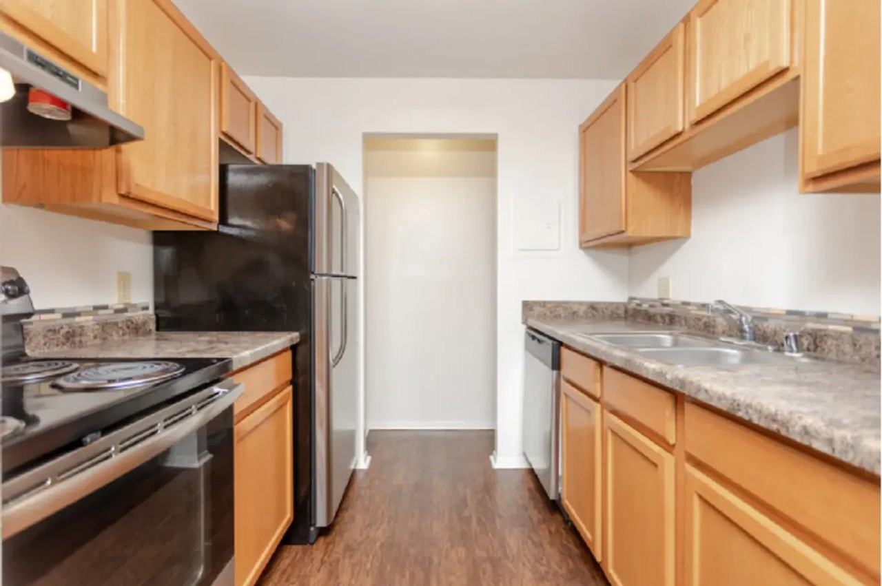 $500 off move in cost on select few apartment homes. Call now before this opportunity slips away! - Photo 7 of 38