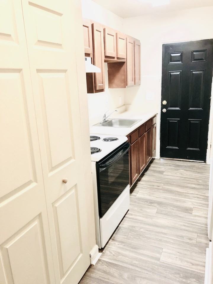 1744 Lyle Avenue - Photo 4 of 32