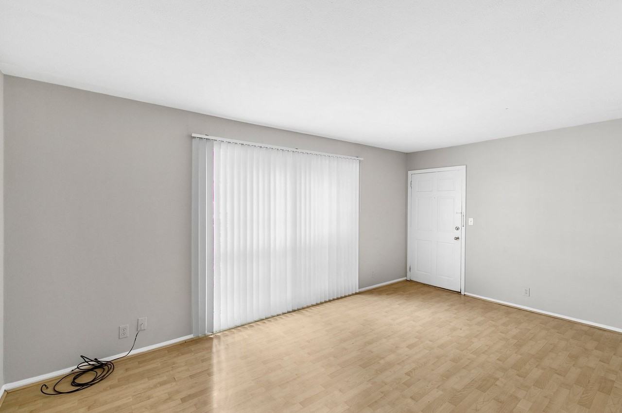 Clairview Apartments - Photo 5 of 31