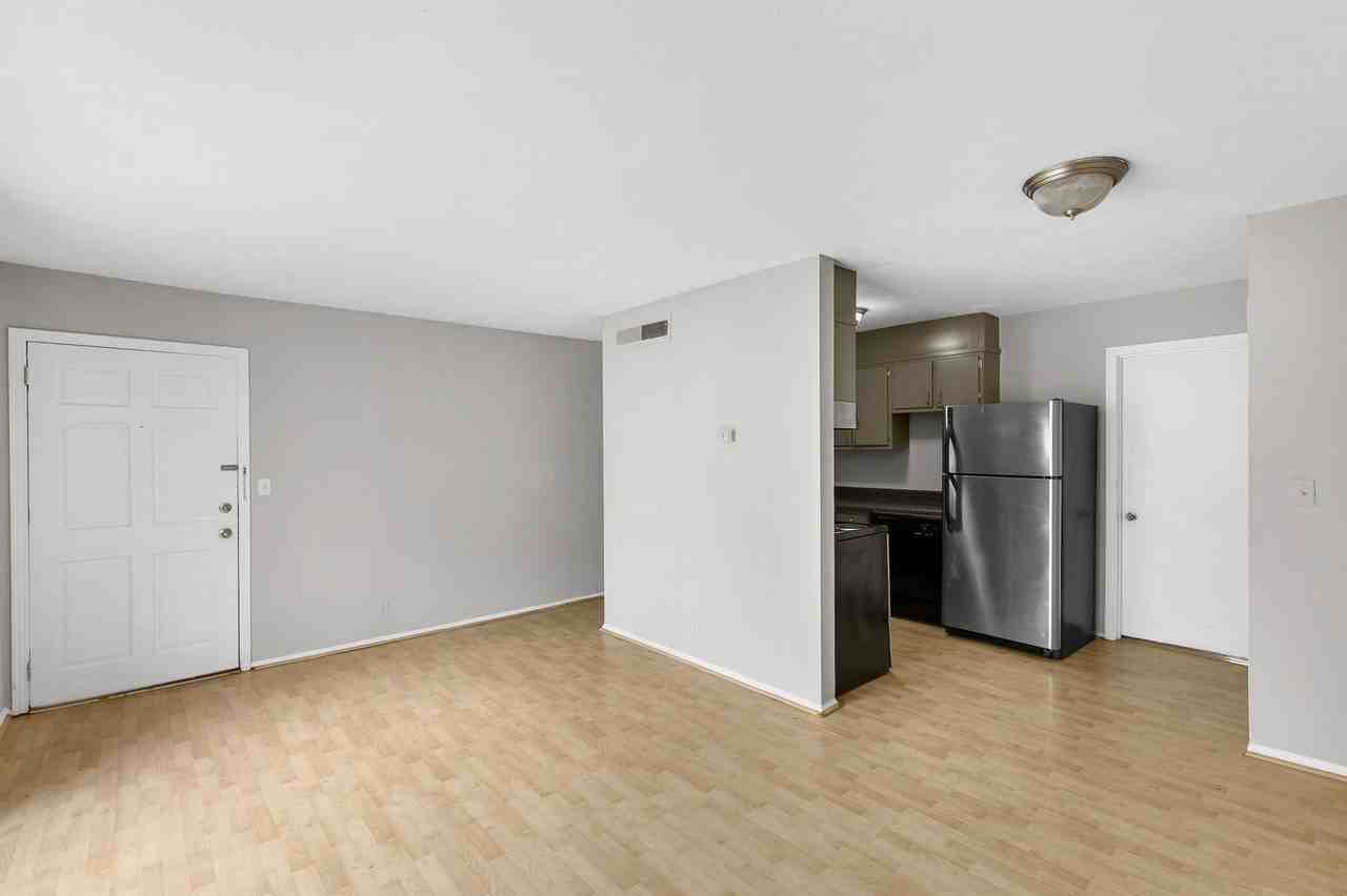 Clairview Apartments - Photo 7 of 31