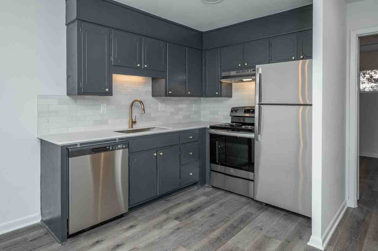 Cliff Manor - Photo 2 of 29