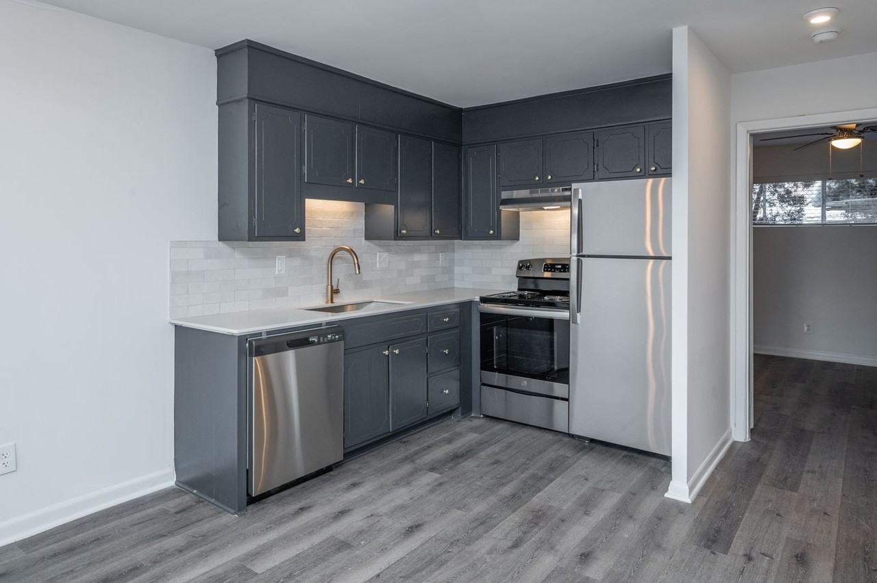 Cliff Manor - Photo 7 of 29