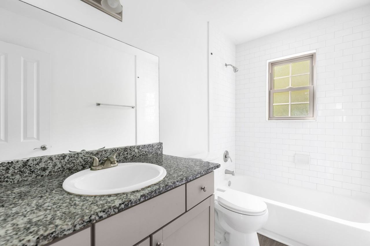 Flats on 15th - Photo 4 of 17