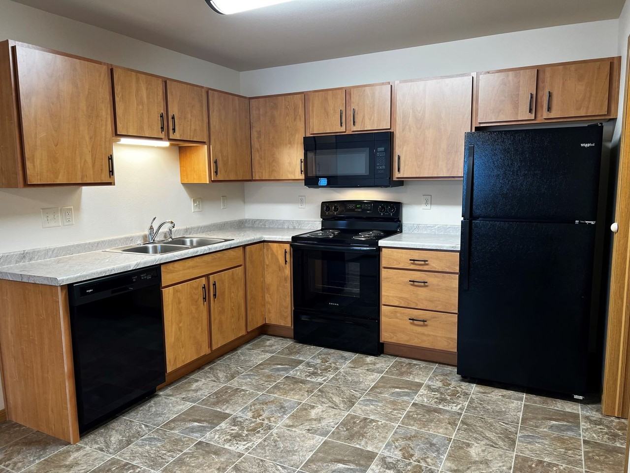South Ridge Apartments - Photo 2 of 9