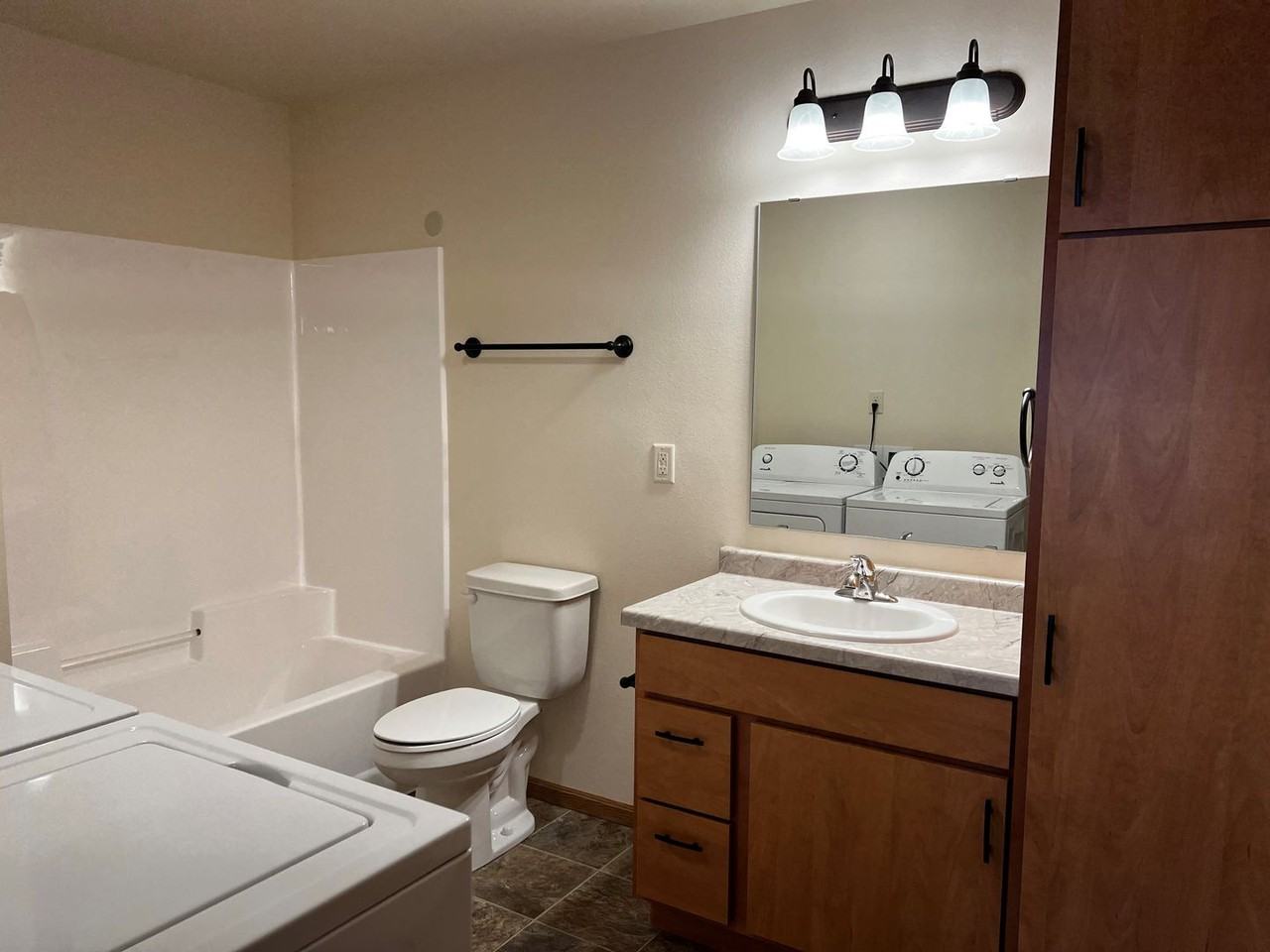 South Ridge Apartments - Photo 6 of 9