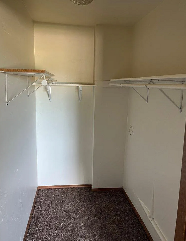 220 Valley Road Appleton WI - Photo 5 of 26